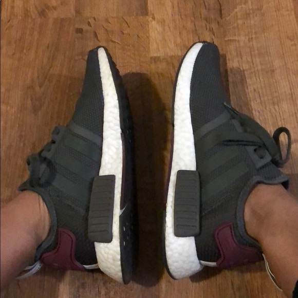 Adidas NMD R1 women’s sz 5 grey/maroon - Picture 4 of 8
